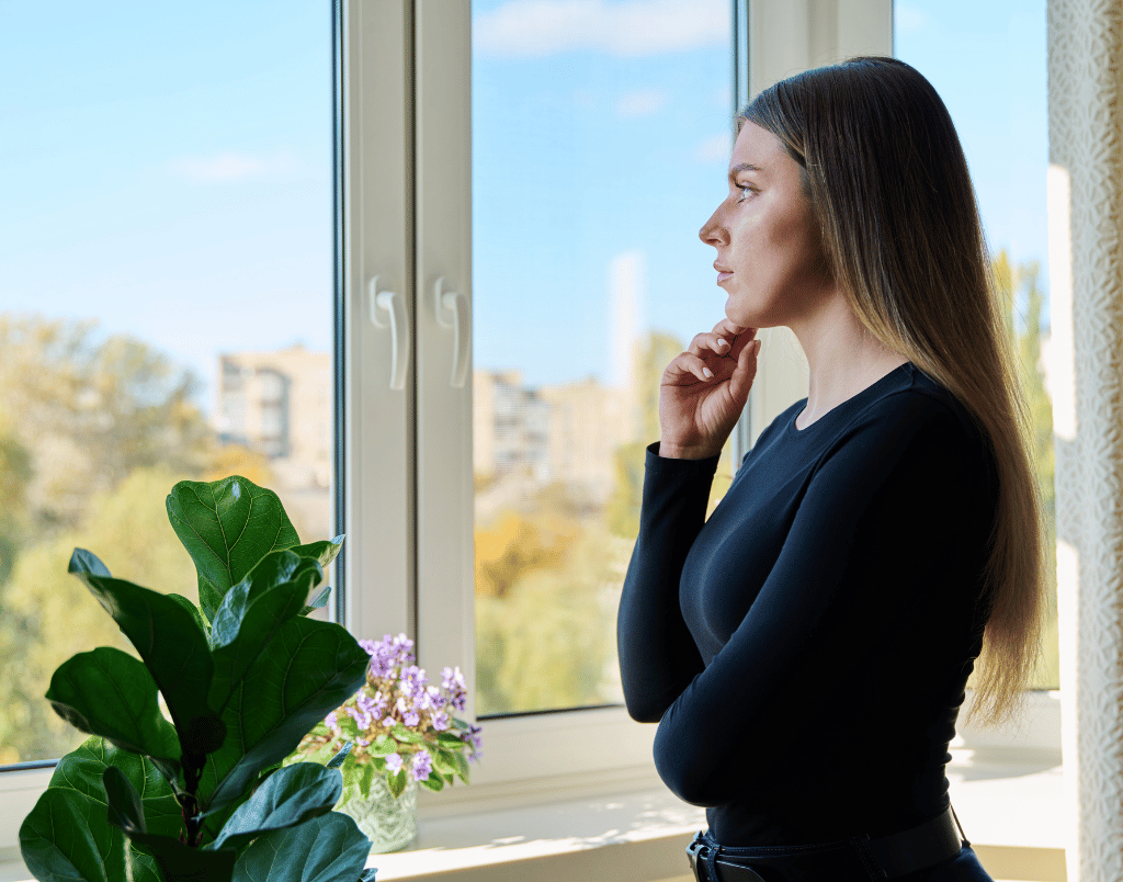 femme-pensant-sérieusement